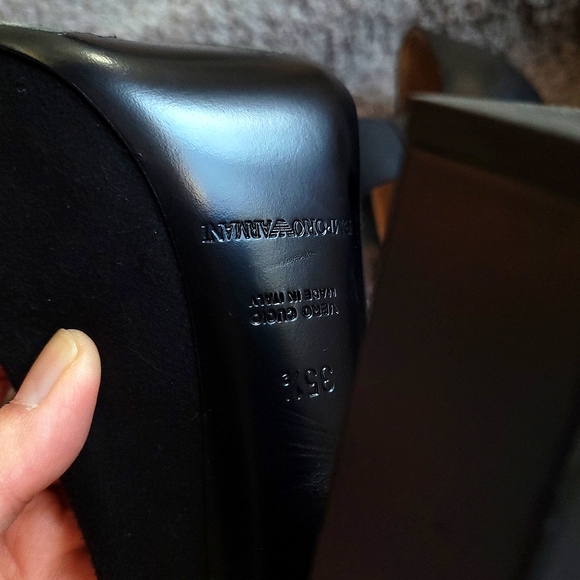👠EUC👠 EMPORIO ARMANI LEATHER SUEDE PUMPS - Picture 6 of 10